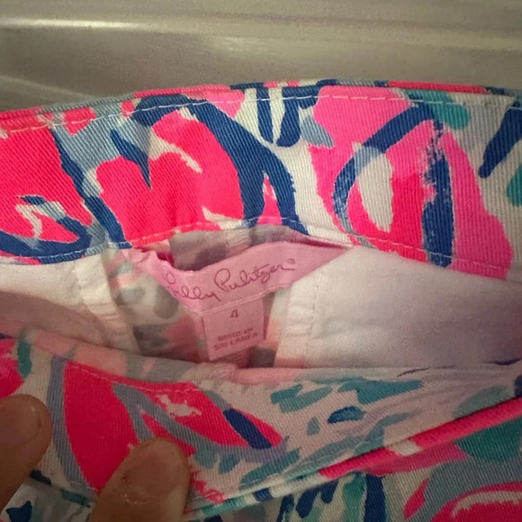 Lilly Pulitzer Hazelle stretch shorts cosmic coral cracked up print size 4 - Picture 3 of 3